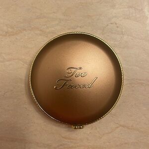 Too Faced Sun Bunny Radiant Duo Tone Bronzer.
| only used a couple off times.